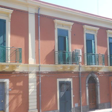 Antico Palazzo Bed & Breakfast จีอาร์ดีนี นักซอส ภายนอก รูปภาพ