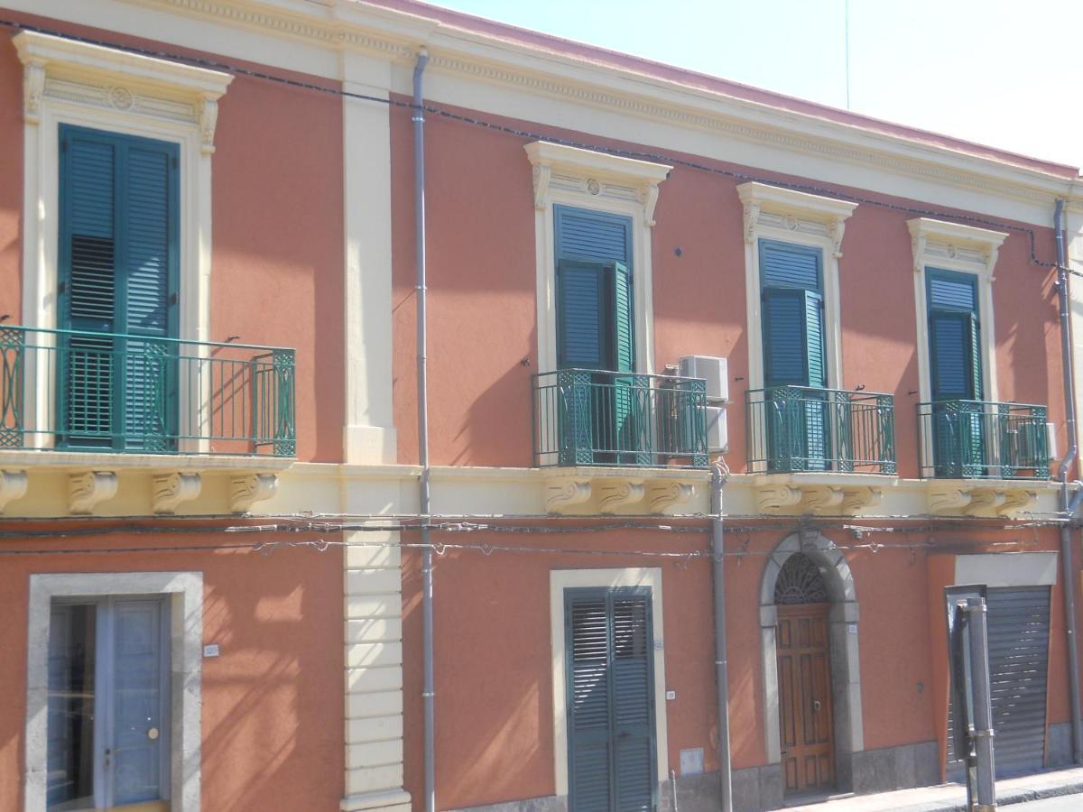 Antico Palazzo Bed & Breakfast จีอาร์ดีนี นักซอส ภายนอก รูปภาพ