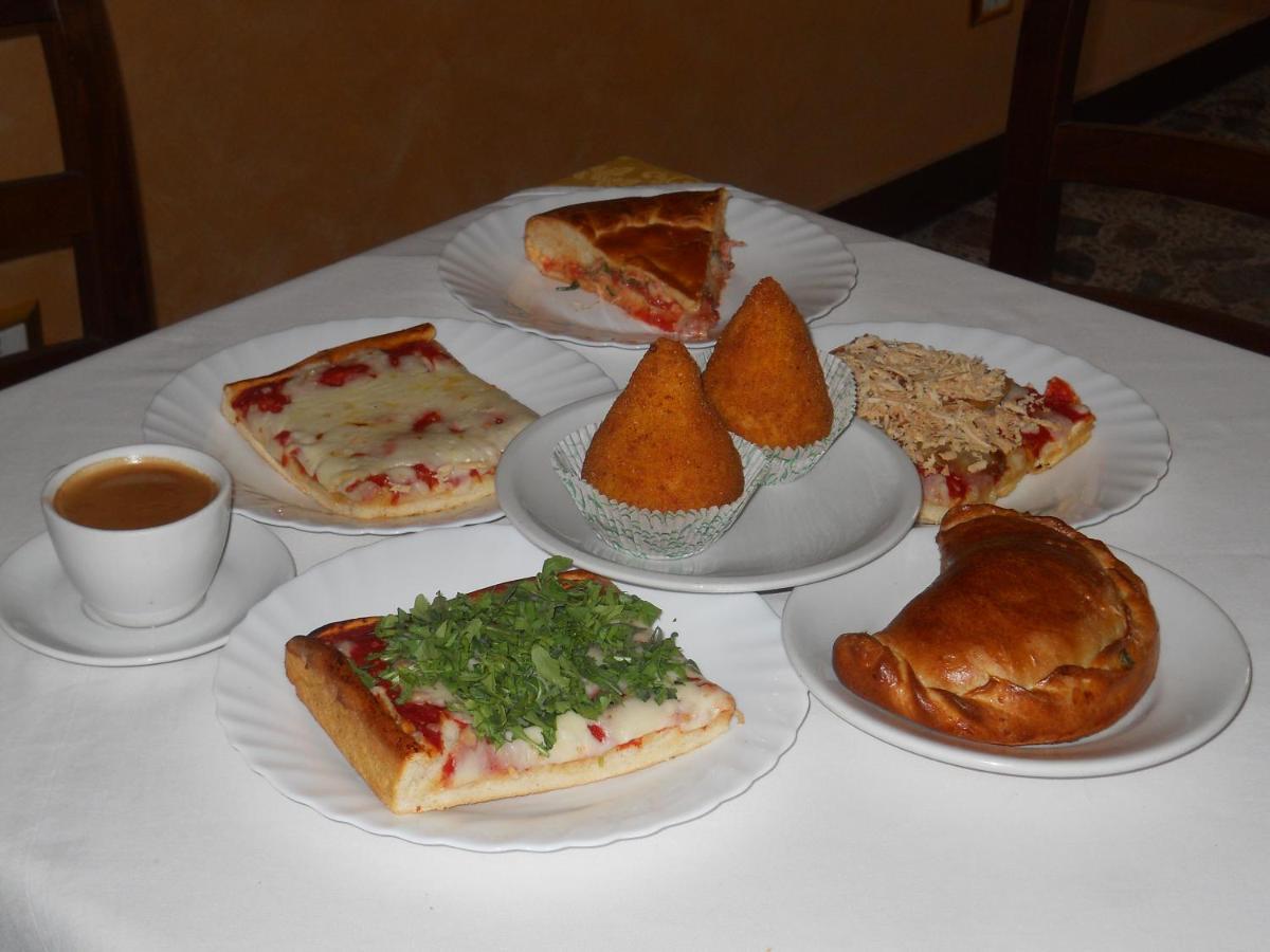 Antico Palazzo Bed & Breakfast จีอาร์ดีนี นักซอส ภายนอก รูปภาพ