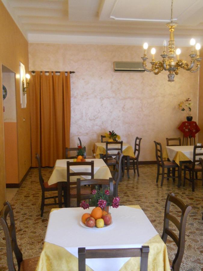 Antico Palazzo Bed & Breakfast จีอาร์ดีนี นักซอส ภายนอก รูปภาพ