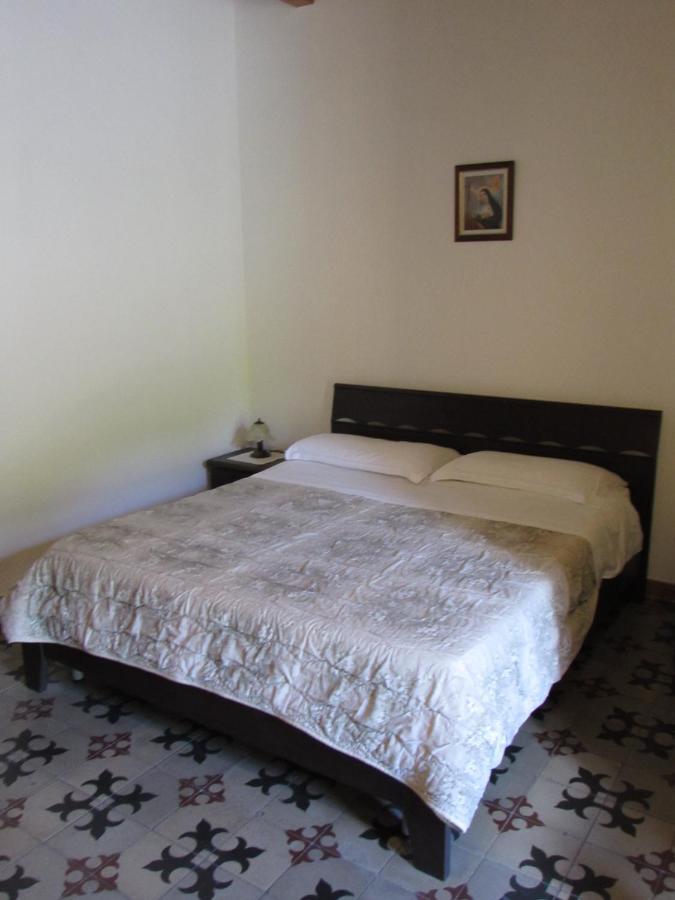 Antico Palazzo Bed & Breakfast จีอาร์ดีนี นักซอส ภายนอก รูปภาพ
