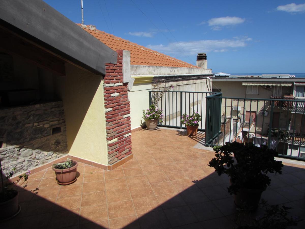 Antico Palazzo Bed & Breakfast จีอาร์ดีนี นักซอส ภายนอก รูปภาพ