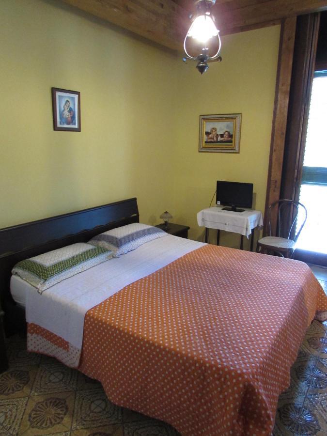 Antico Palazzo Bed & Breakfast จีอาร์ดีนี นักซอส ภายนอก รูปภาพ