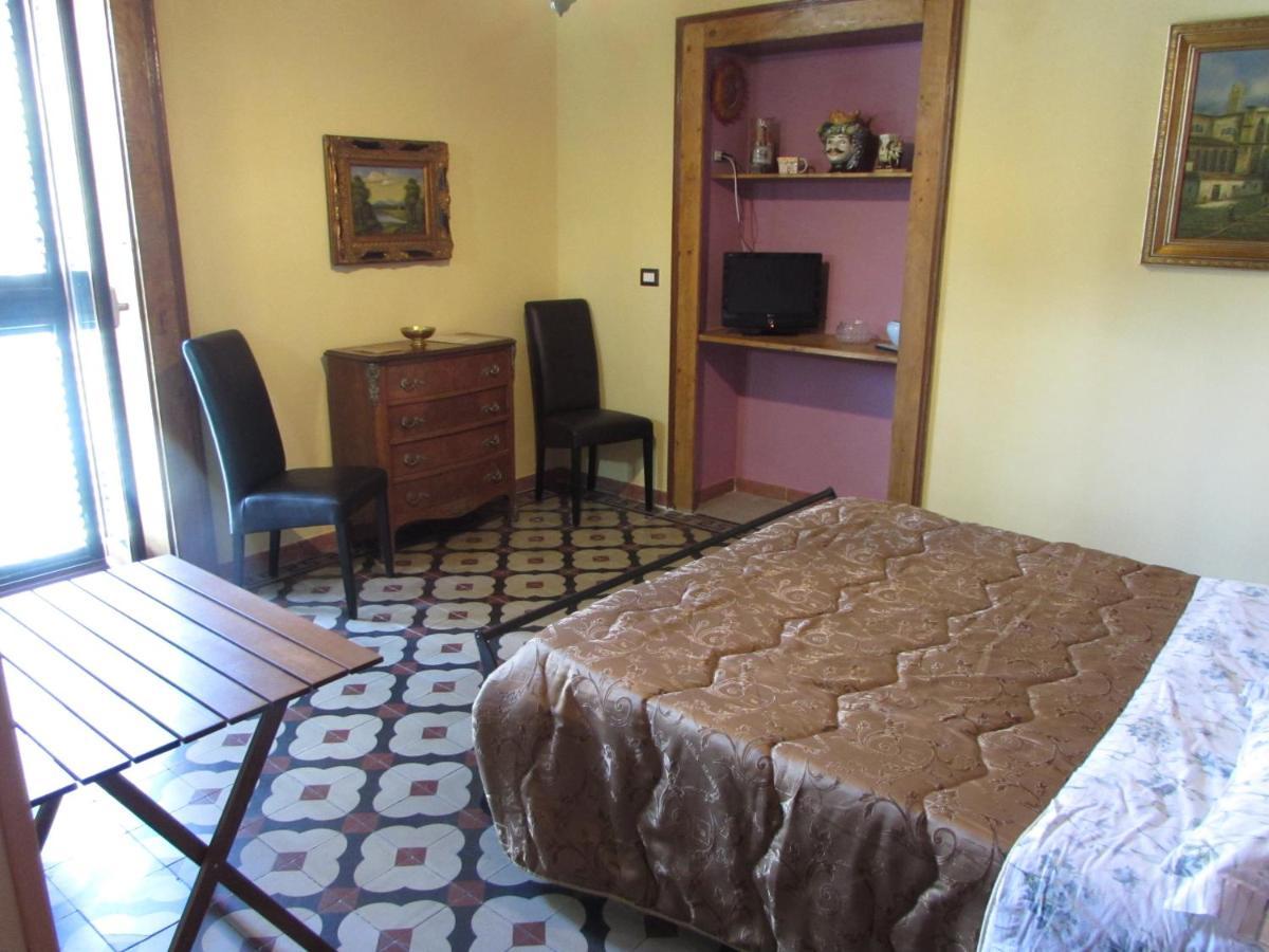 Antico Palazzo Bed & Breakfast จีอาร์ดีนี นักซอส ภายนอก รูปภาพ