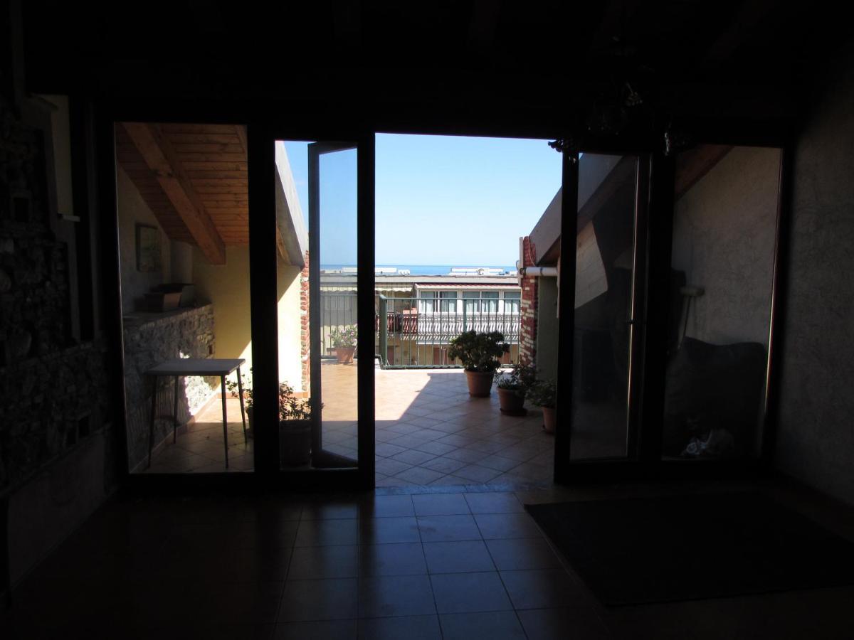 Antico Palazzo Bed & Breakfast จีอาร์ดีนี นักซอส ภายนอก รูปภาพ
