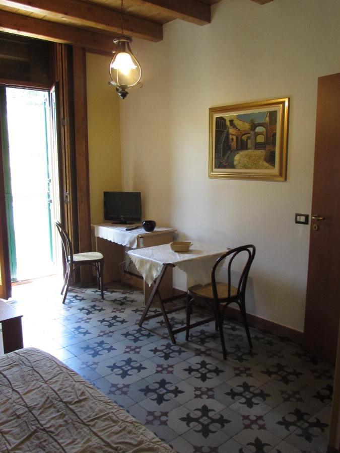 Antico Palazzo Bed & Breakfast จีอาร์ดีนี นักซอส ภายนอก รูปภาพ