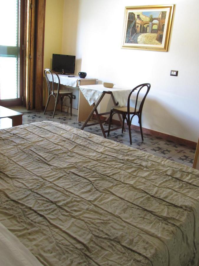 Antico Palazzo Bed & Breakfast จีอาร์ดีนี นักซอส ภายนอก รูปภาพ