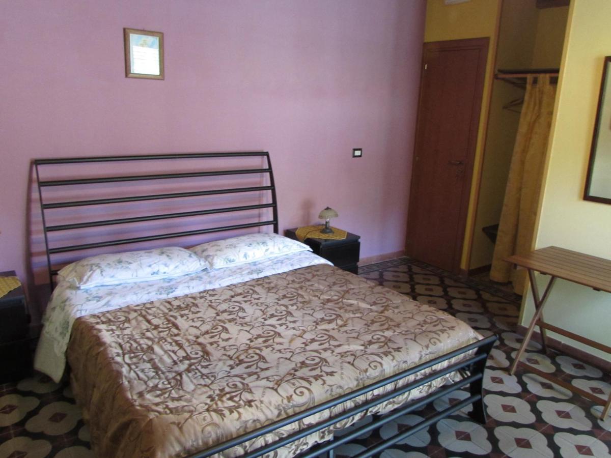 Antico Palazzo Bed & Breakfast จีอาร์ดีนี นักซอส ภายนอก รูปภาพ