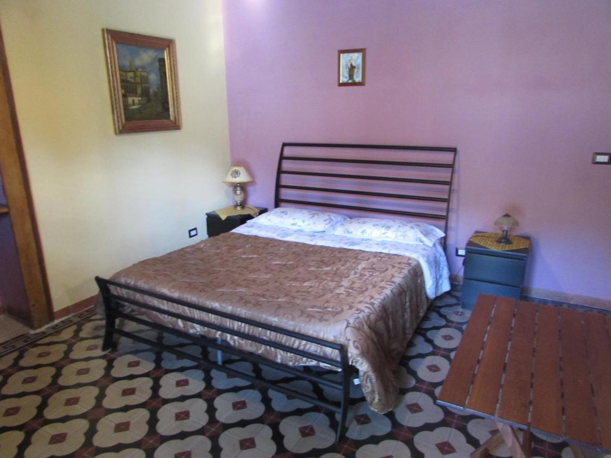 Antico Palazzo Bed & Breakfast จีอาร์ดีนี นักซอส ภายนอก รูปภาพ